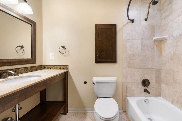 8307 Stillwood LN, Austin, TX 78757