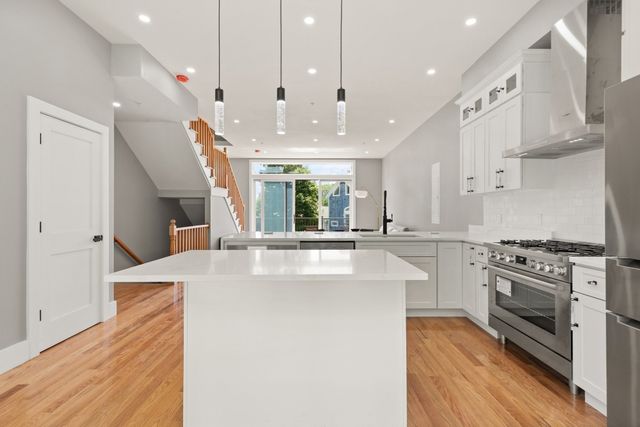 53 Packards Ln 3, Quincy, MA 02169