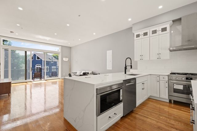 53 Packards Ln 3, Quincy, MA 02169