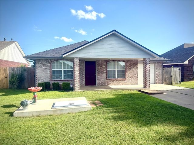 1020 NW 14th Place, Moore, OK 73160