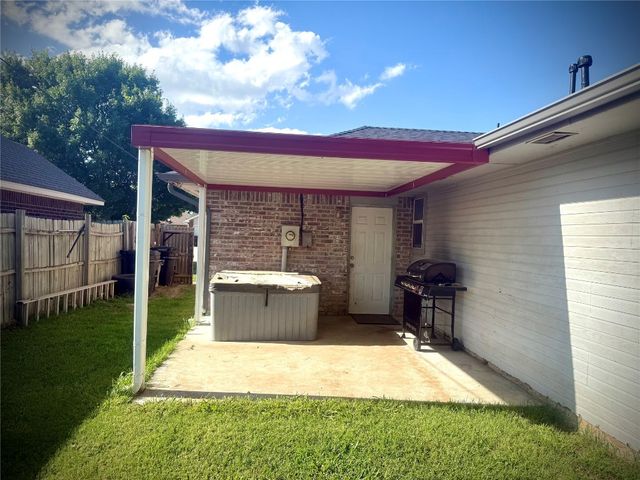 1020 NW 14th Place, Moore, OK 73160