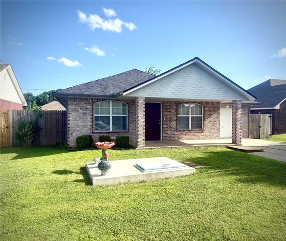 1020 NW 14th Place, Moore, OK 73160