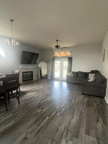 432 Old Town Drive, Tulare, CA 93274