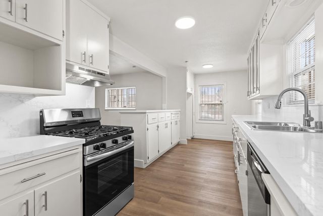 1205 N Airport Way, Stockton, CA 95205