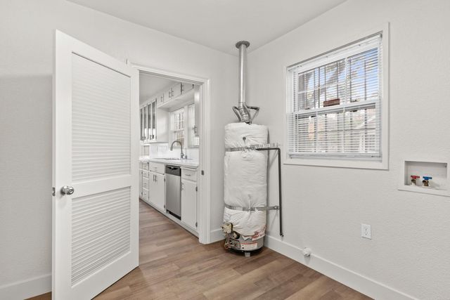 1205 N Airport Way, Stockton, CA 95205