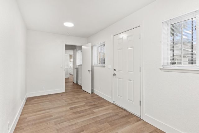 1205 N Airport Way, Stockton, CA 95205