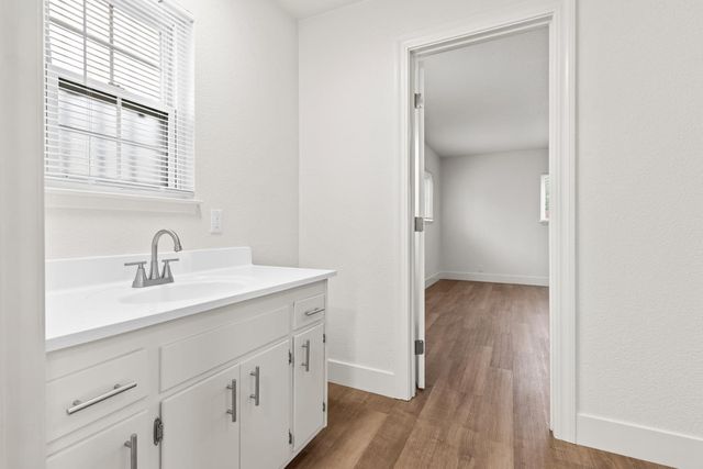 1205 N Airport Way, Stockton, CA 95205