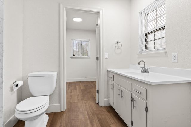 1205 N Airport Way, Stockton, CA 95205