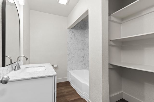 1205 N Airport Way, Stockton, CA 95205