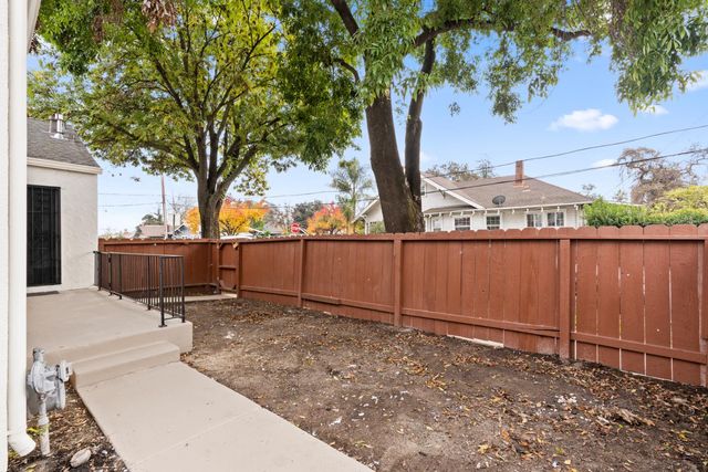 1205 N Airport Way, Stockton, CA 95205