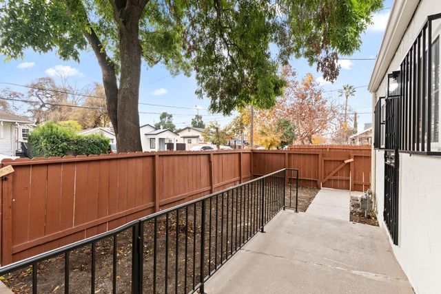 1205 N Airport Way, Stockton, CA 95205