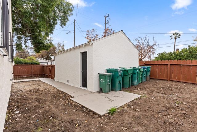 1205 N Airport Way, Stockton, CA 95205