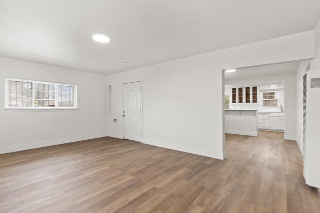 1205 N Airport Way, Stockton, CA 95205