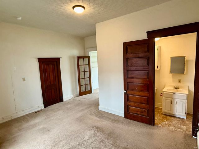 921 Lincoln Avenue, Bedford, IN 47421