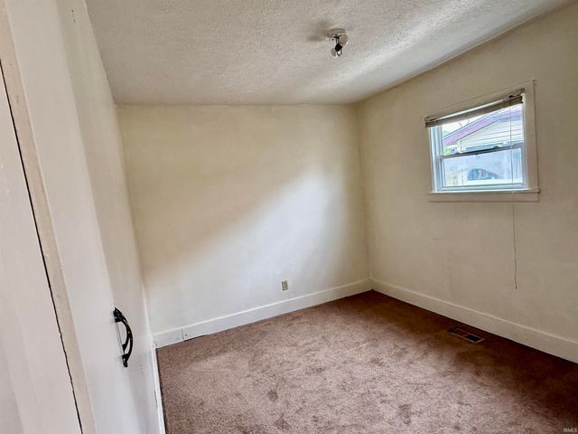 921 Lincoln Avenue, Bedford, IN 47421