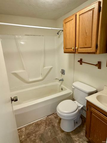 921 Lincoln Avenue, Bedford, IN 47421