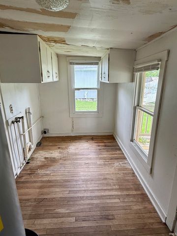 921 Lincoln Avenue, Bedford, IN 47421