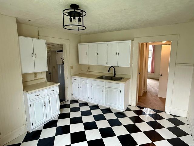 921 Lincoln Avenue, Bedford, IN 47421