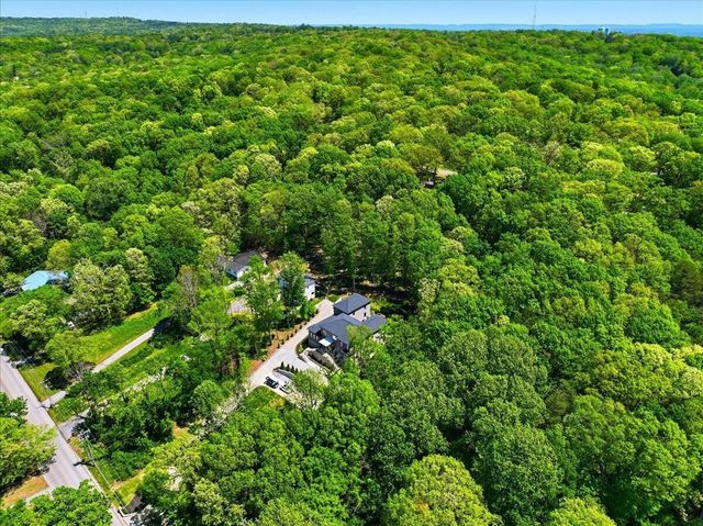 506 Timberlinks Drive, Signal Mountain, TN 37377