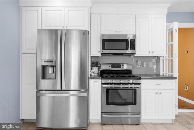 9 MILLS CT, Flemington, NJ 08822