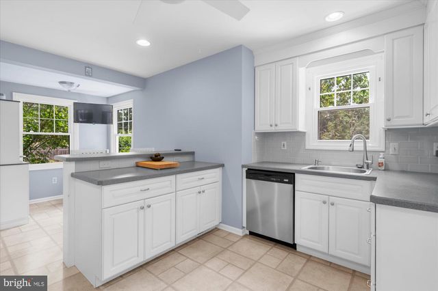 9 MILLS CT, Flemington, NJ 08822
