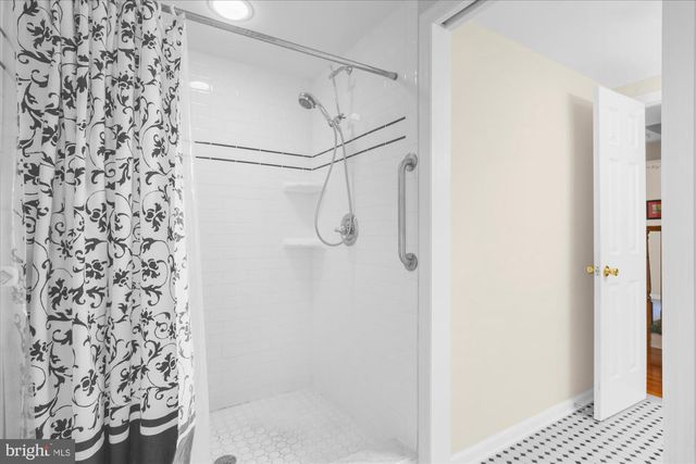 9 MILLS CT, Flemington, NJ 08822