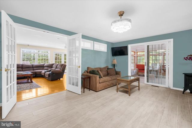 9 MILLS CT, Flemington, NJ 08822