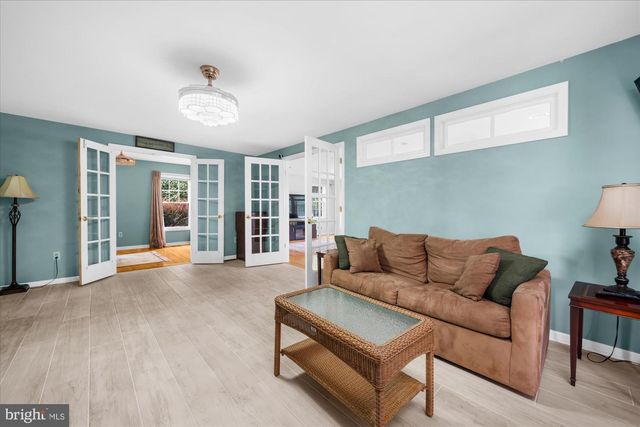 9 MILLS CT, Flemington, NJ 08822