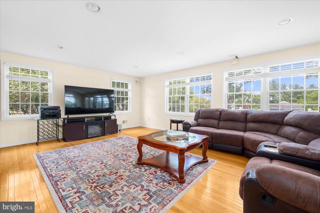 9 MILLS CT, Flemington, NJ 08822