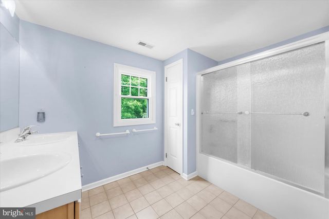 9 MILLS CT, Flemington, NJ 08822