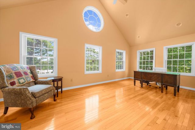 9 MILLS CT, Flemington, NJ 08822