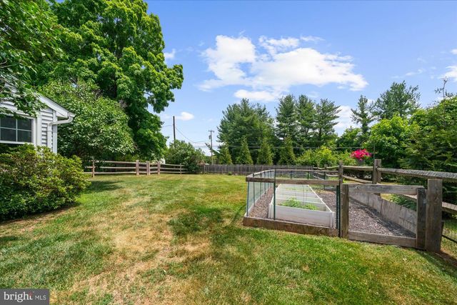 9 MILLS CT, Flemington, NJ 08822