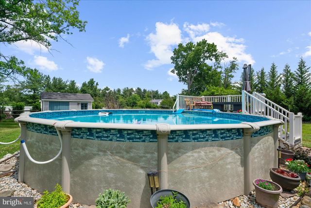 9 MILLS CT, Flemington, NJ 08822