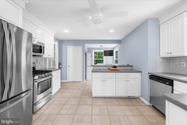 9 MILLS CT, Flemington, NJ 08822