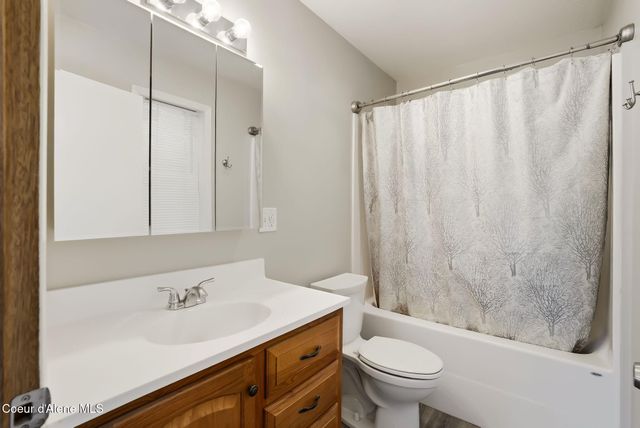 2899 Upper Pack River RD, Sandpoint, ID 83864