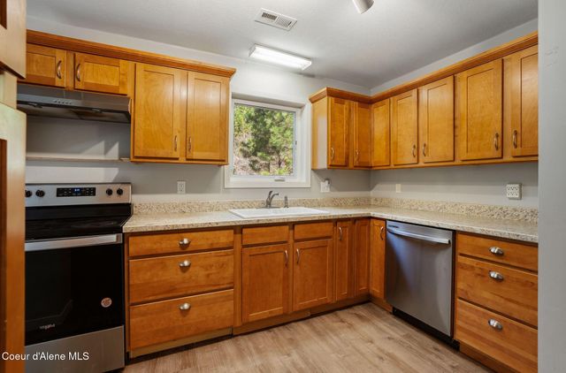 2899 Upper Pack River RD, Sandpoint, ID 83864