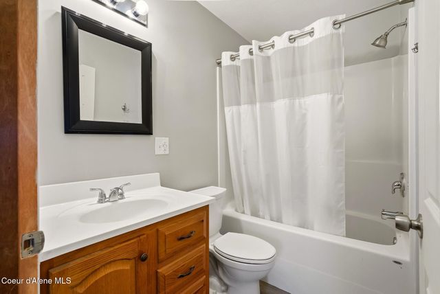 2899 Upper Pack River RD, Sandpoint, ID 83864