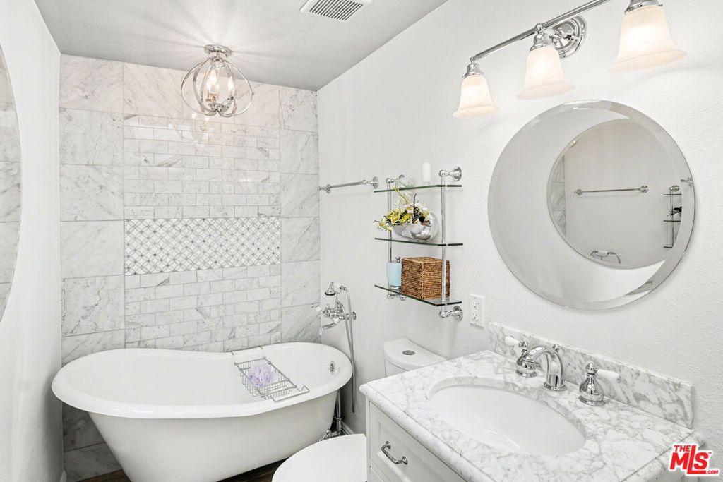 Image 15 of property listing at 19525 Starfish Lane, Huntington Beach, CA 92648