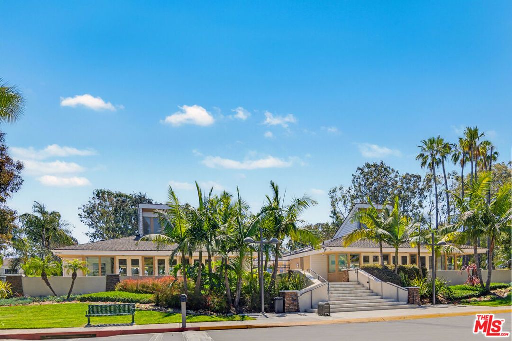 Image 26 of property listing at 19525 Starfish Lane, Huntington Beach, CA 92648