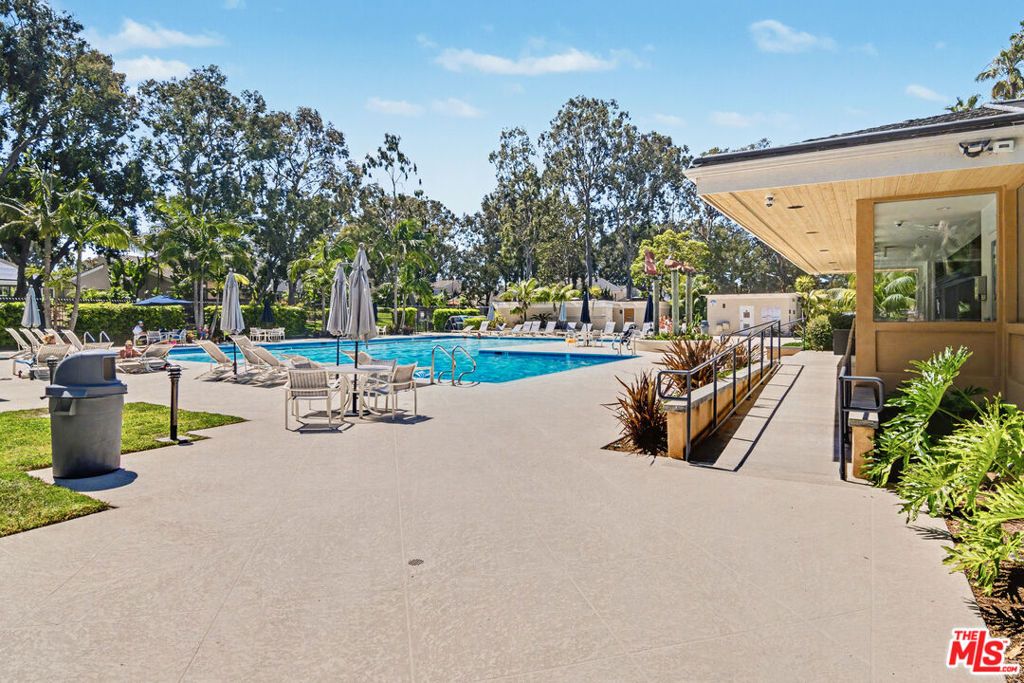 Image 27 of property listing at 19525 Starfish Lane, Huntington Beach, CA 92648