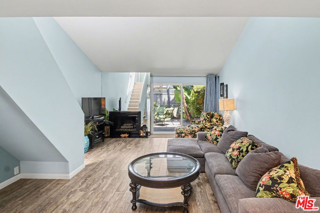 Image 3 of property listing at 19525 Starfish Lane, Huntington Beach, CA 92648