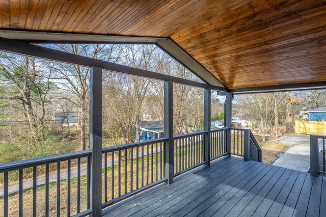 430 Montclair Dr, Rossville, GA 30741