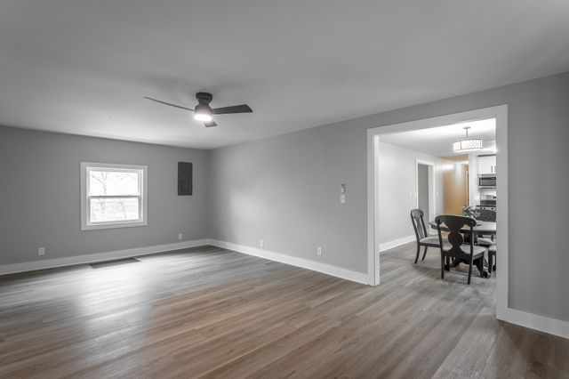 430 Montclair Dr, Rossville, GA 30741