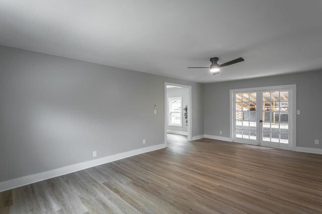 430 Montclair Dr, Rossville, GA 30741