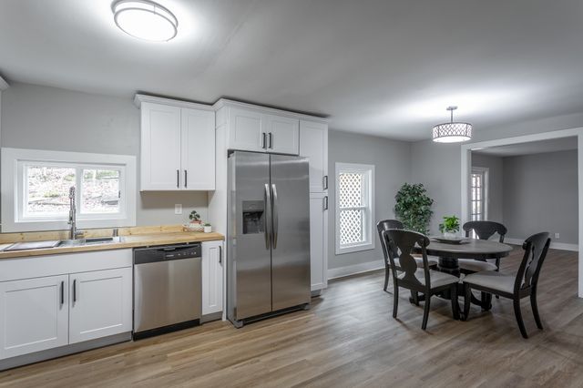 430 Montclair Dr, Rossville, GA 30741