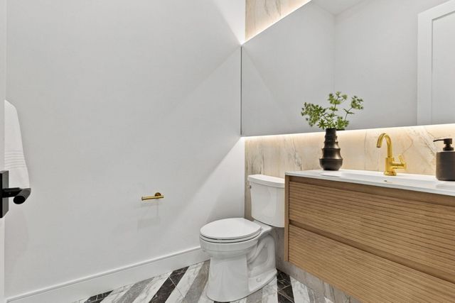 212-214 Auburn 214, Newton, MA 02466
