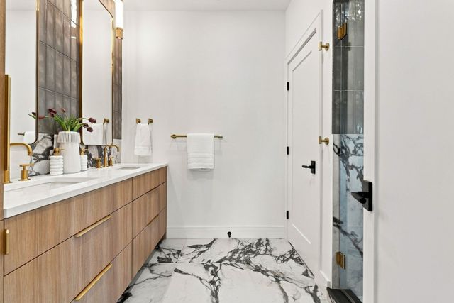 212-214 Auburn 214, Newton, MA 02466