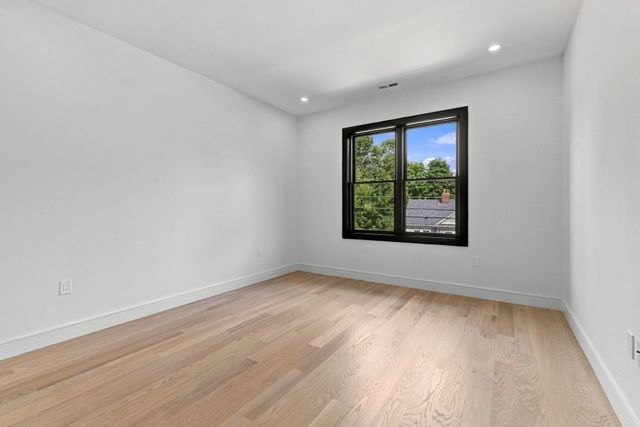 212-214 Auburn 214, Newton, MA 02466