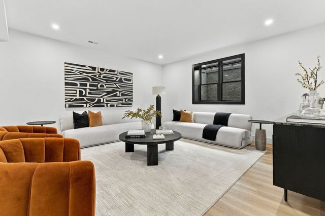 212-214 Auburn 214, Newton, MA 02466