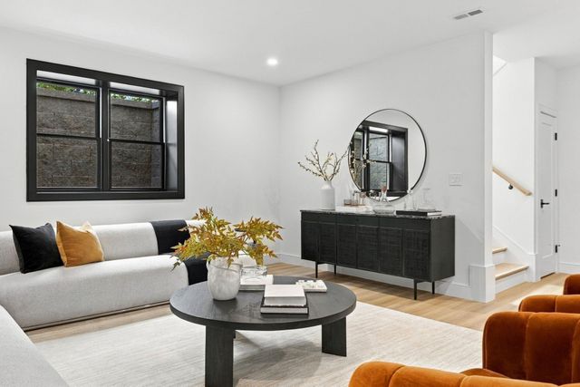 212-214 Auburn 214, Newton, MA 02466